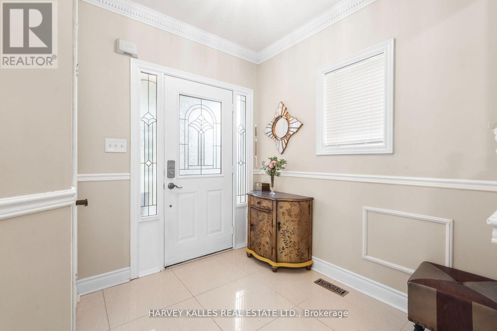 62 Kalmar Crescent, Richmond Hill, Ontario  L4E 3Z4 - Photo 2 - N12886276