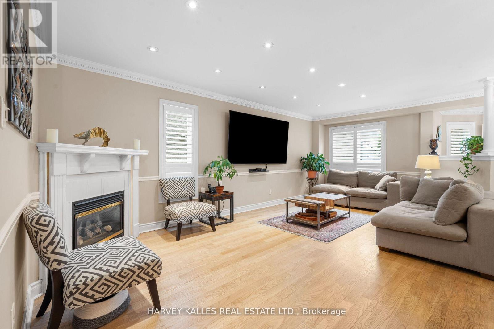 62 Kalmar Crescent, Richmond Hill, Ontario  L4E 3Z4 - Photo 5 - N12886276