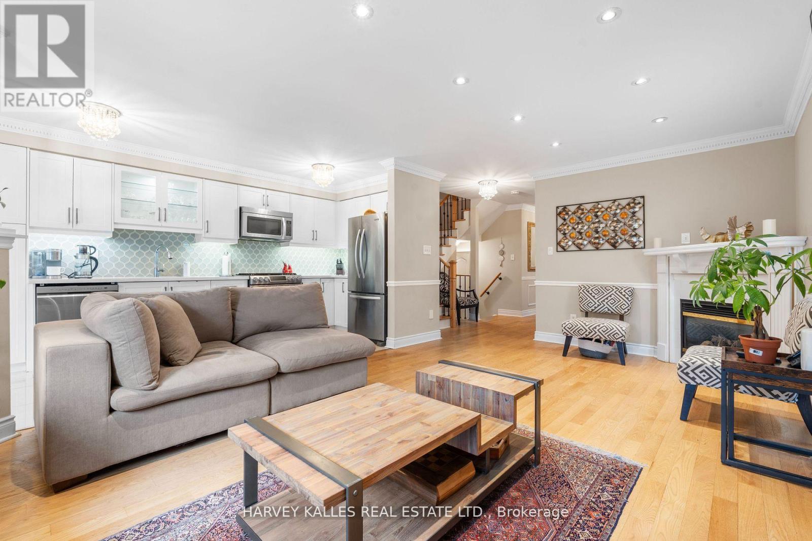 62 Kalmar Crescent, Richmond Hill, Ontario  L4E 3Z4 - Photo 9 - N12886276