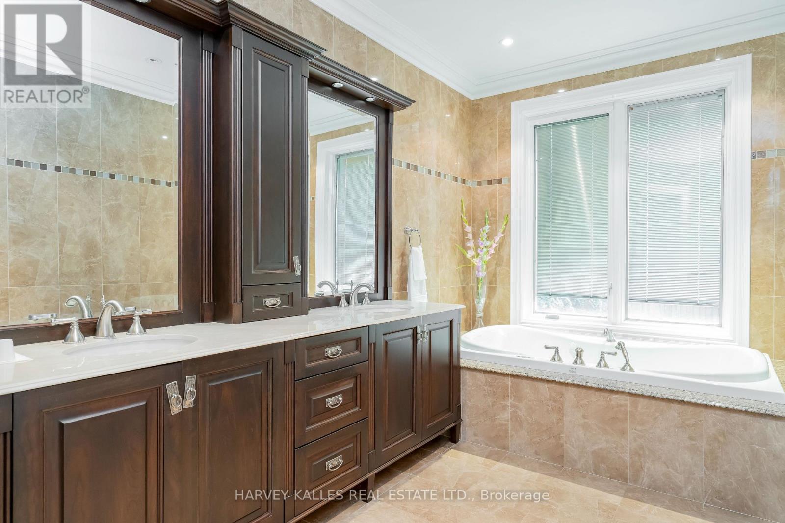 2370 Hammond Road, Mississauga, Ontario  L5K 1T2 - Photo 31 - W12888014