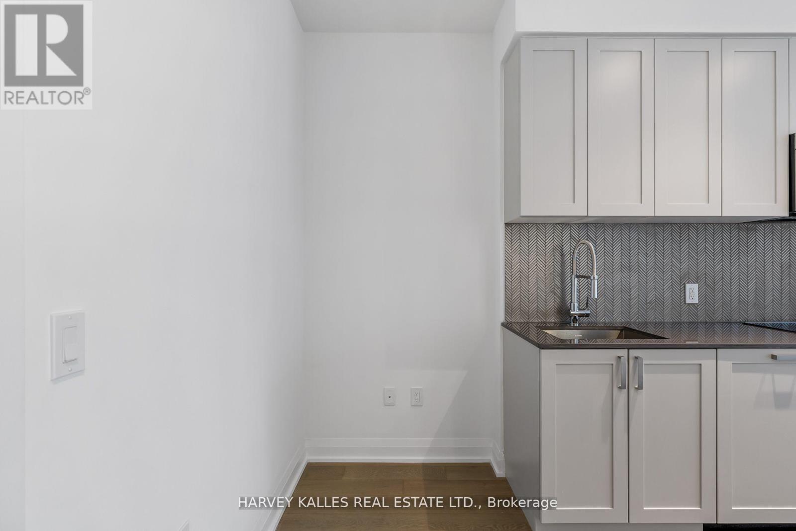 102 - 293 The Kingsway, Toronto, Ontario  M9A 3A9 - Photo 13 - W12889300