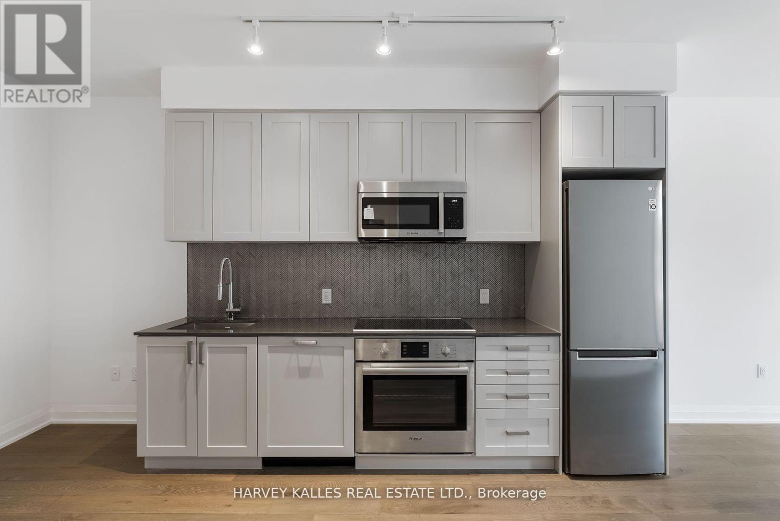 102 - 293 The Kingsway, Toronto, Ontario  M9A 3A9 - Photo 2 - W12889300