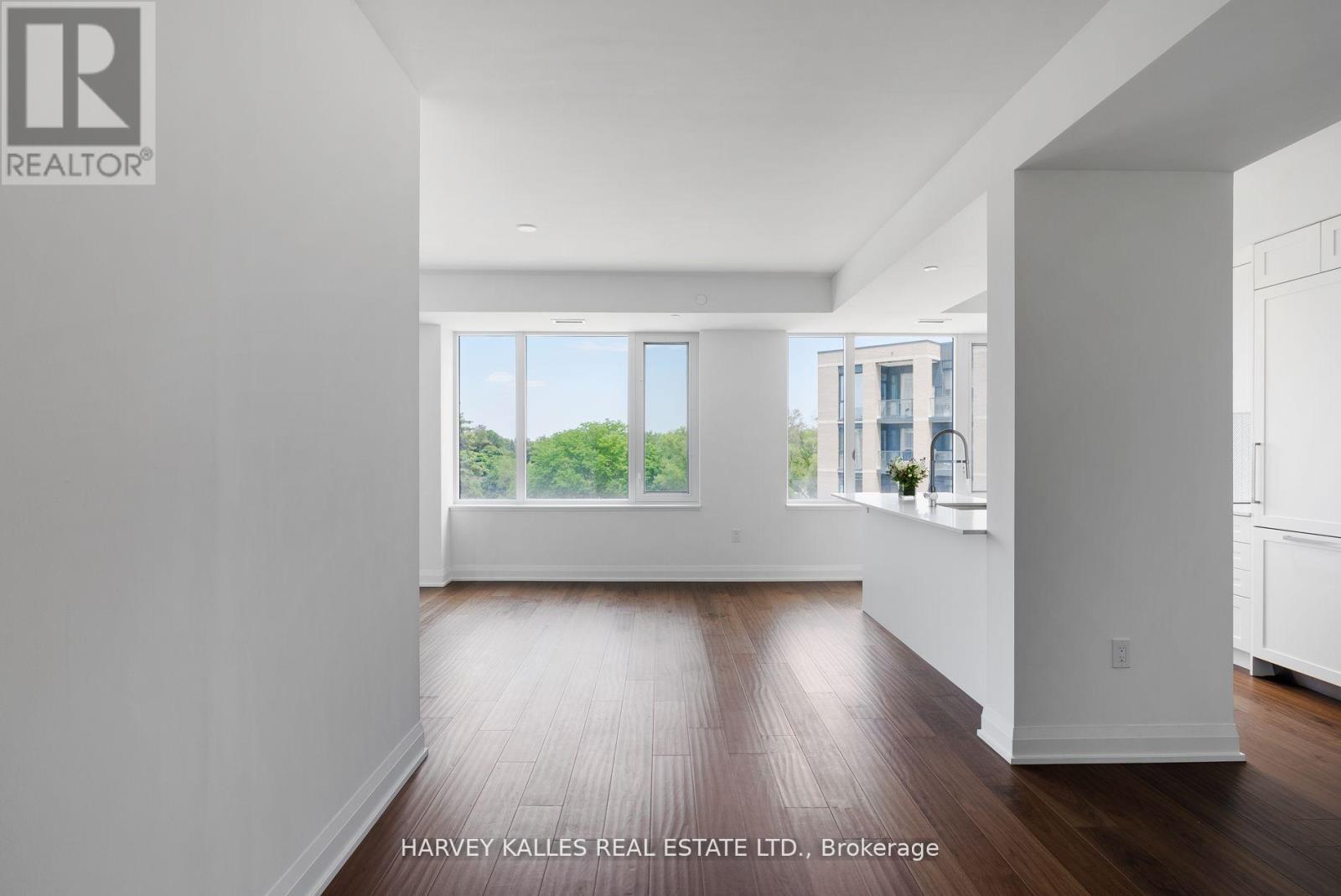 519 - 293 The Kingsway, Toronto, Ontario  M9A 3A9 - Photo 3 - W12889378