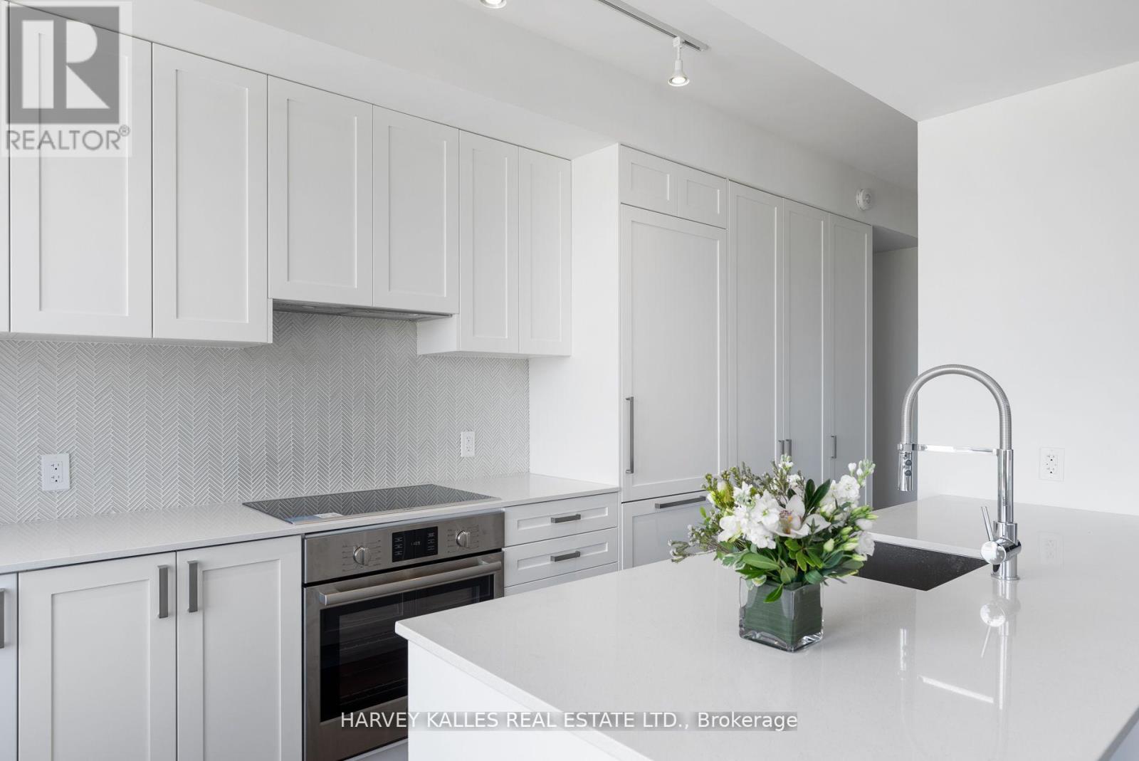 519 - 293 The Kingsway, Toronto, Ontario  M9A 3A9 - Photo 6 - W12889378