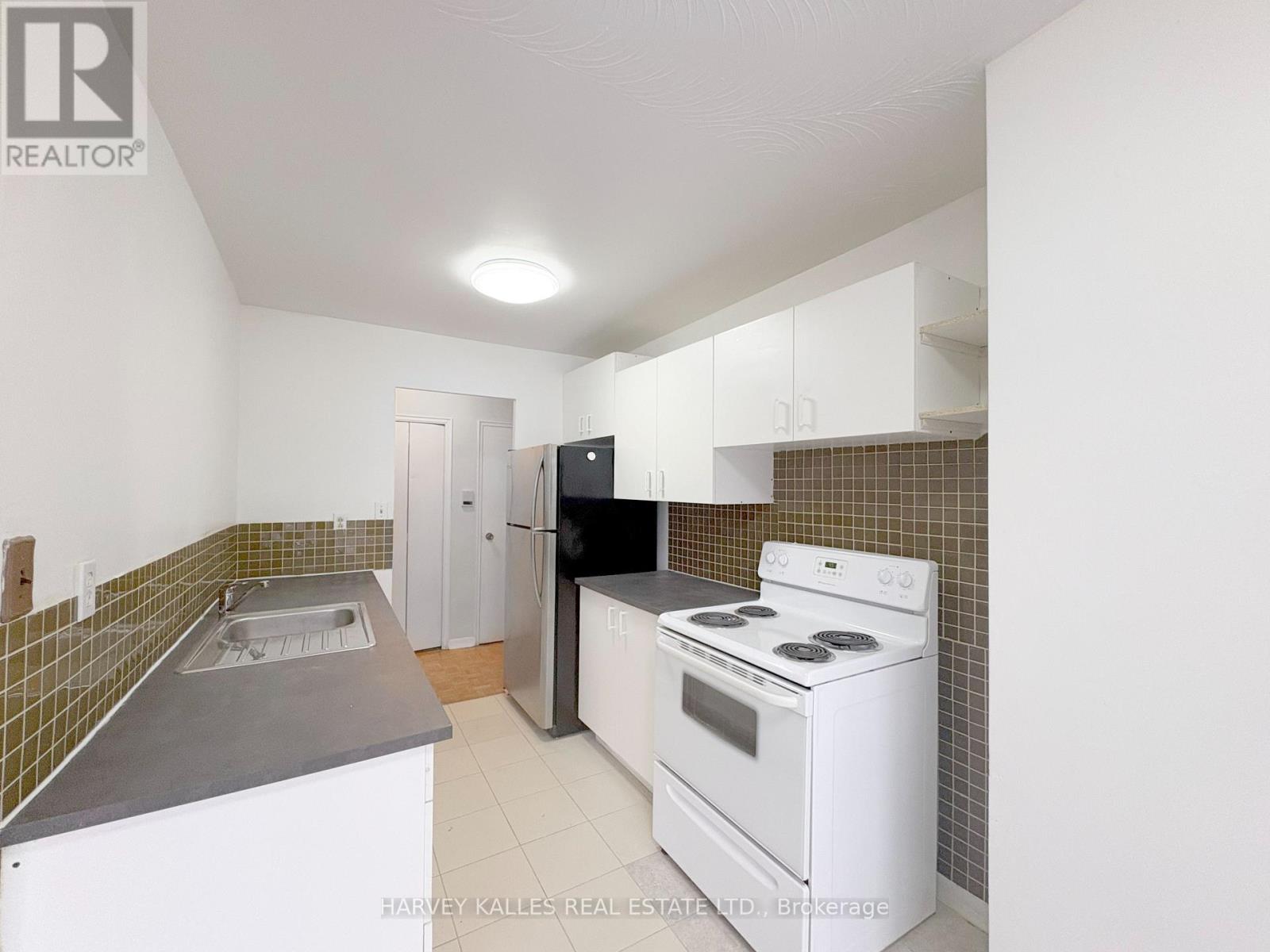 8 - 90 Blackfriar Avenue, Toronto, Ontario  M9R 3S9 - Photo 15 - W12889432