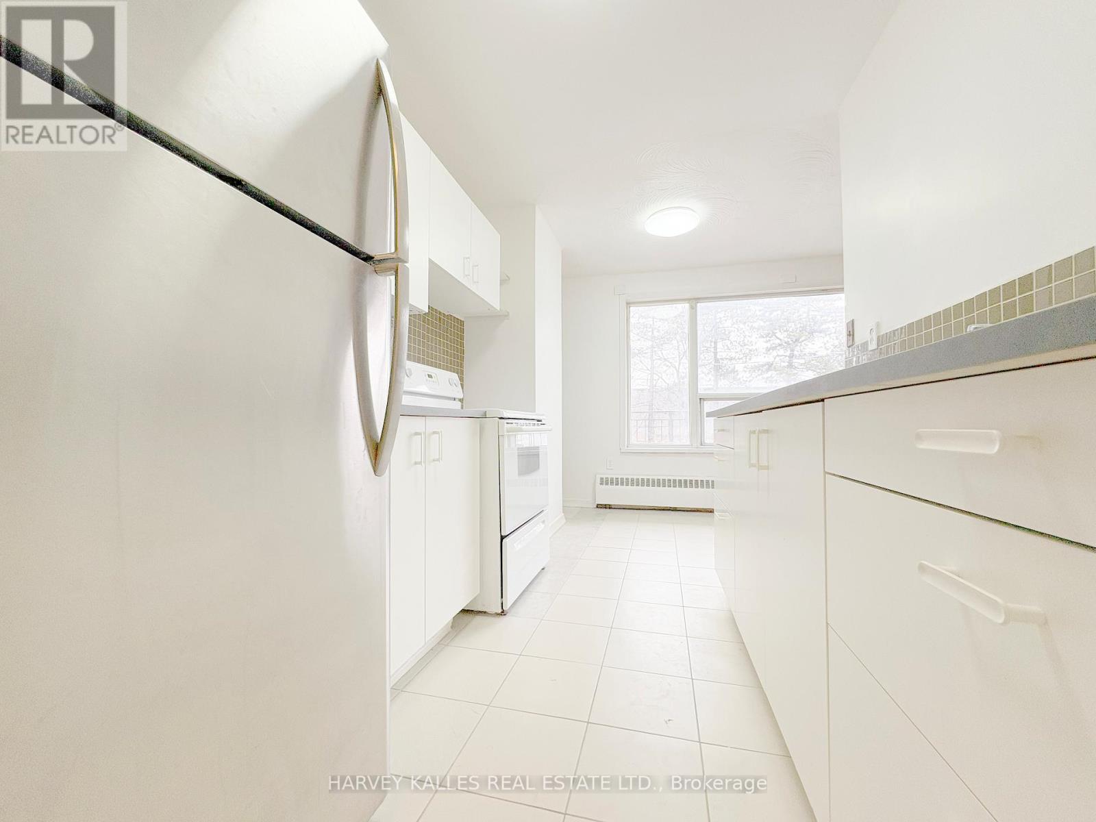 8 - 90 Blackfriar Avenue, Toronto, Ontario  M9R 3S9 - Photo 17 - W12889432