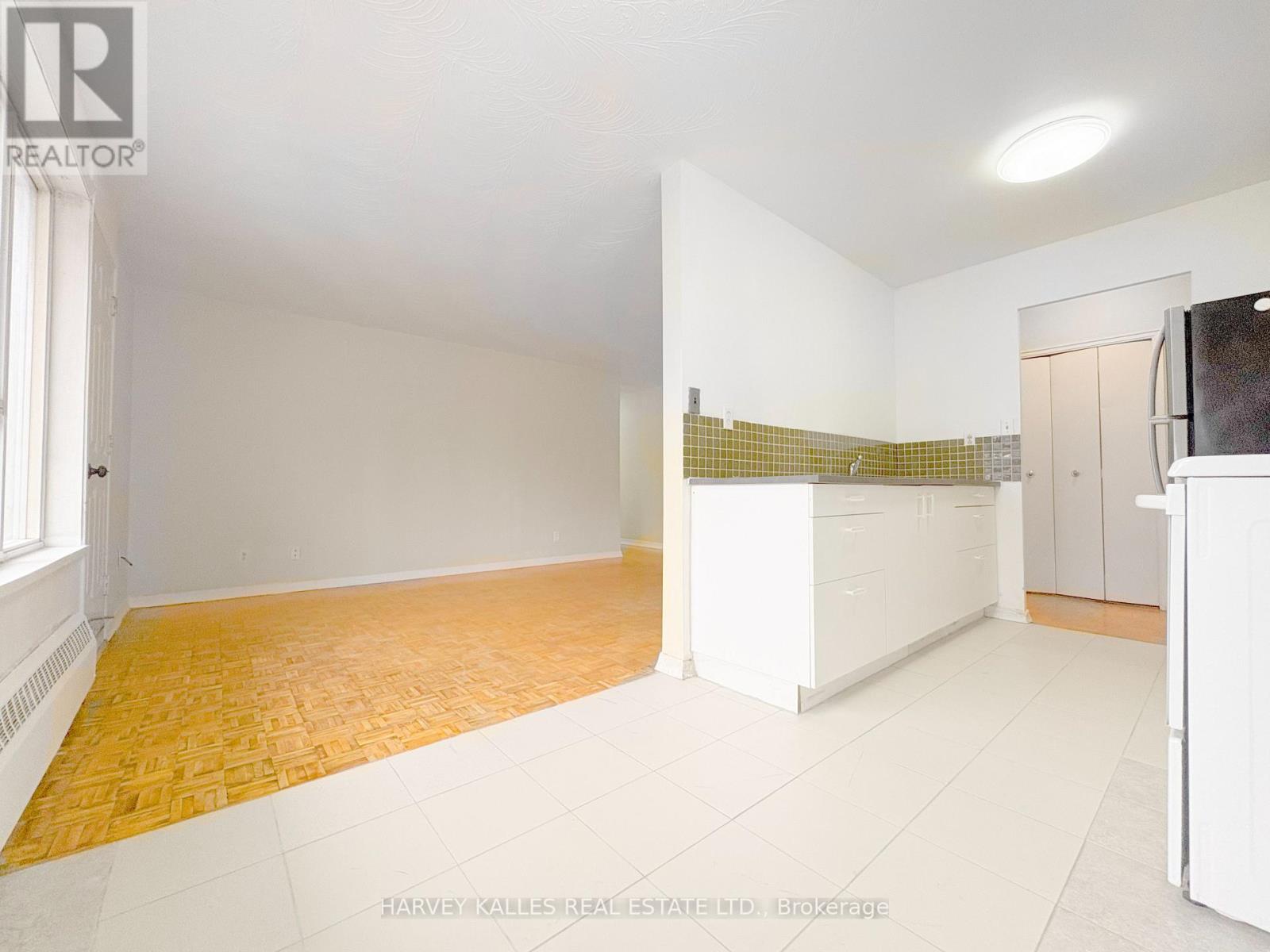 8 - 90 Blackfriar Avenue, Toronto, Ontario  M9R 3S9 - Photo 19 - W12889432