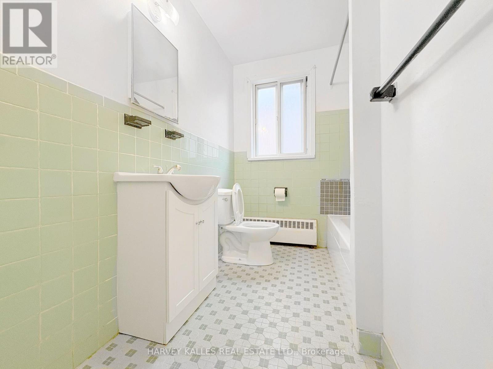 8 - 90 Blackfriar Avenue, Toronto, Ontario  M9R 3S9 - Photo 3 - W12889432