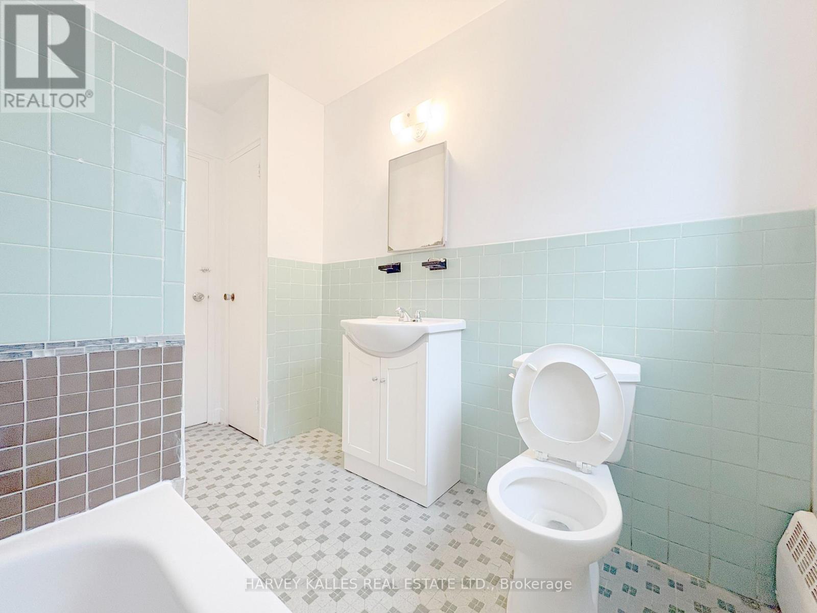 8 - 90 Blackfriar Avenue, Toronto, Ontario  M9R 3S9 - Photo 9 - W12889432