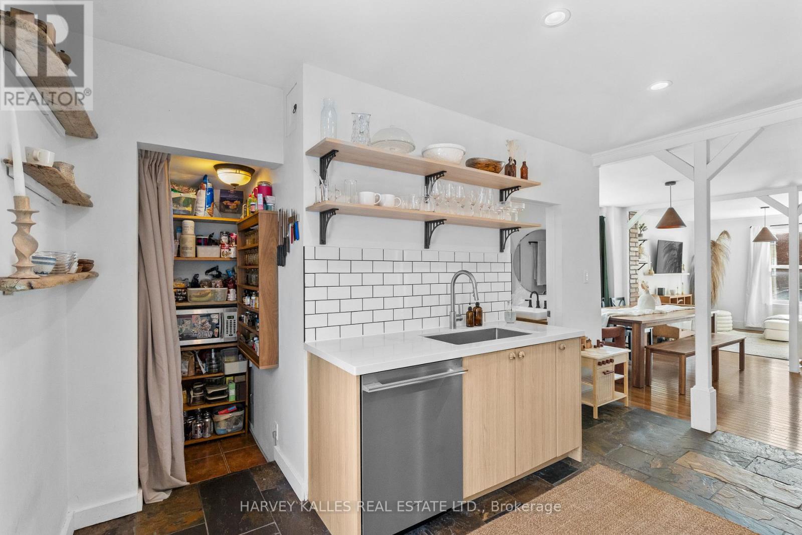 14 Manitoba Street, Toronto, Ontario  M8Y 1C7 - Photo 18 - W12894826