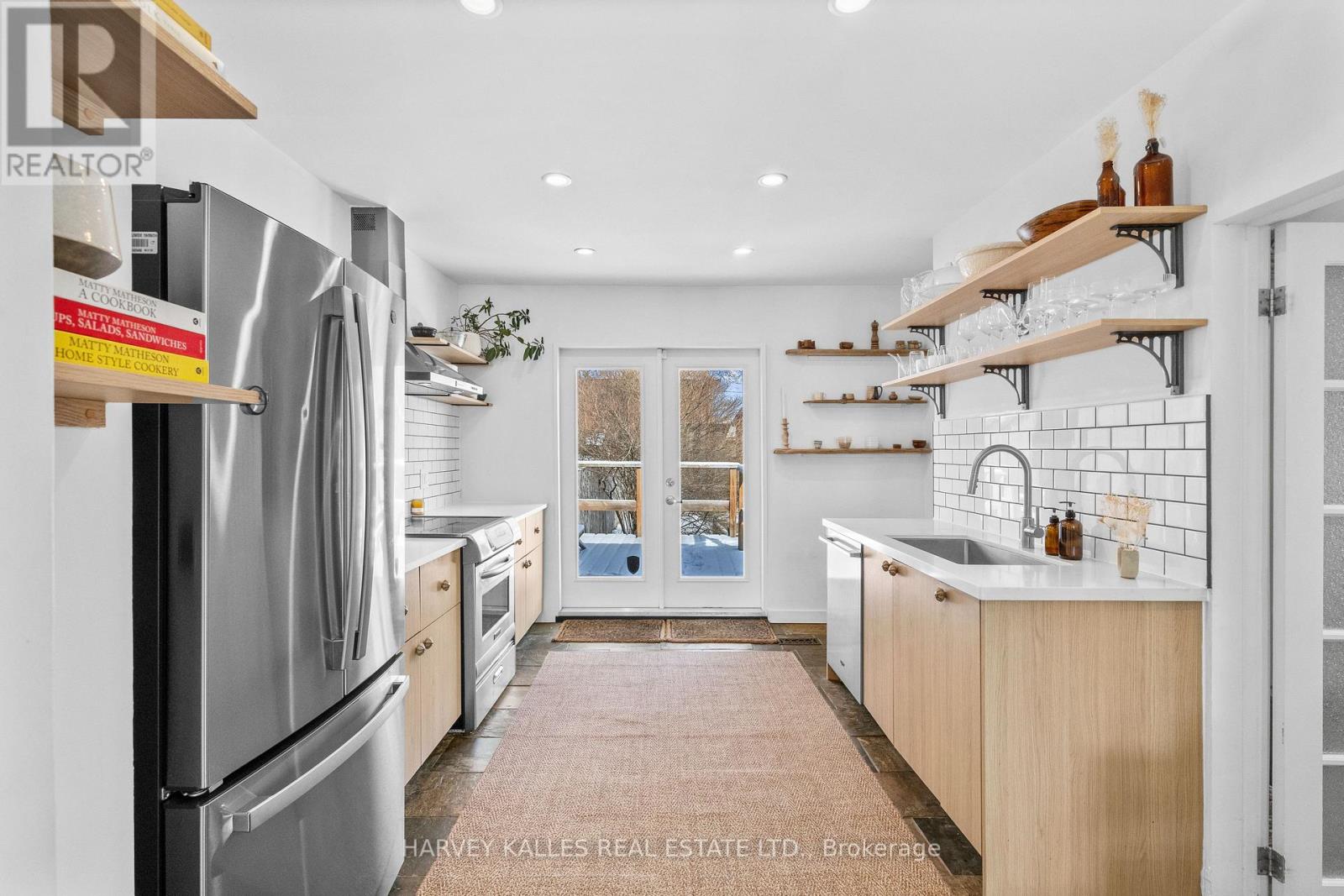 14 Manitoba Street, Toronto, Ontario  M8Y 1C7 - Photo 3 - W12894826