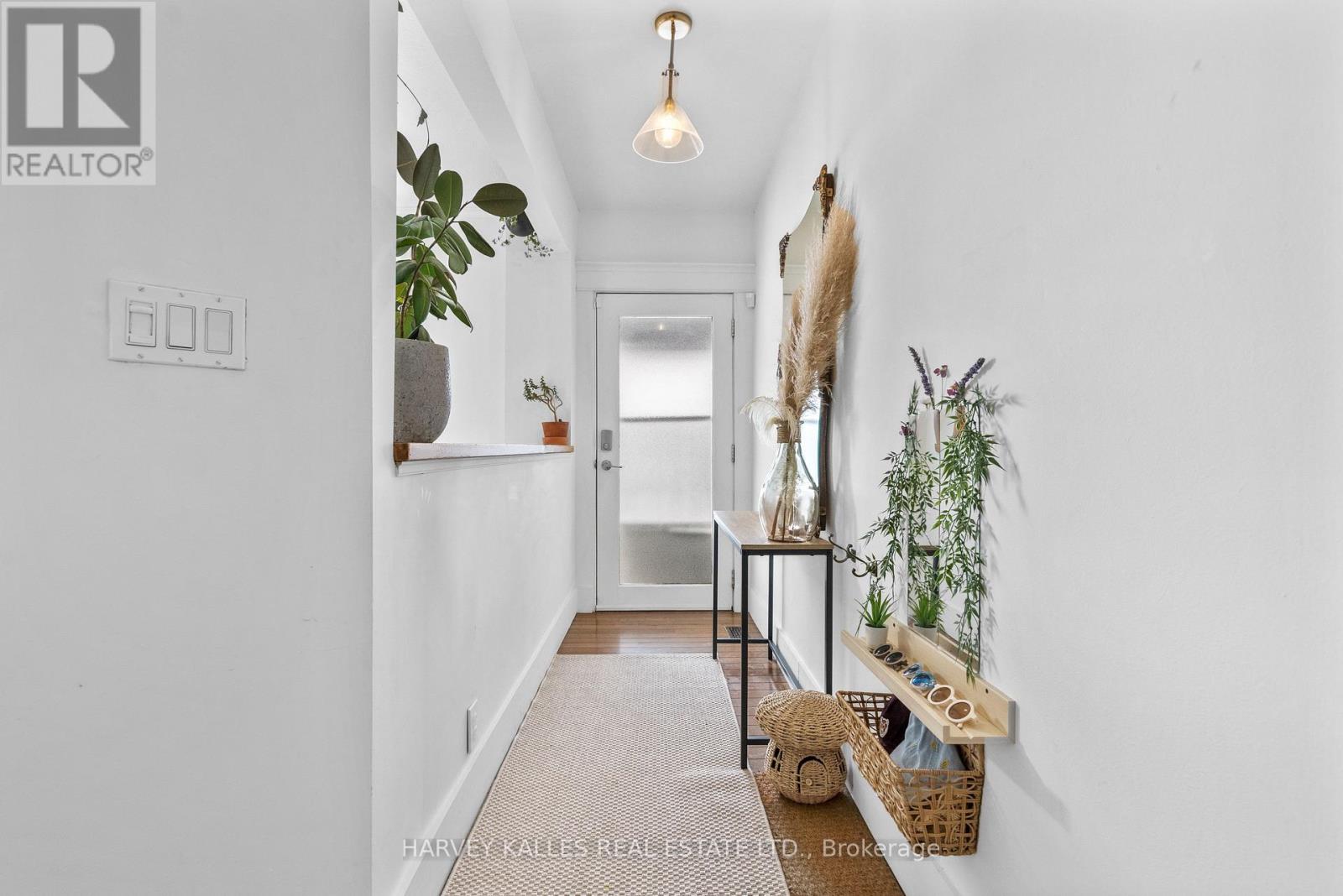 14 Manitoba Street, Toronto, Ontario  M8Y 1C7 - Photo 4 - W12894826