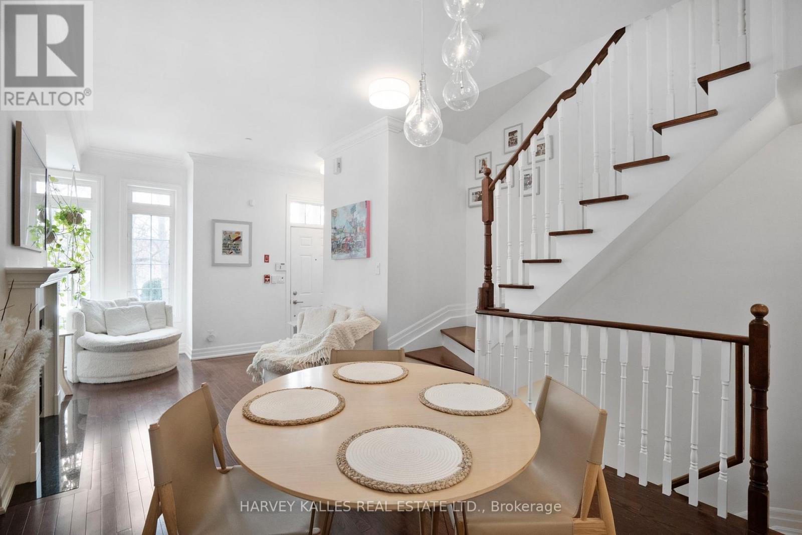 17 Peelar Mews, Toronto, Ontario  M8Y 0B1 - Photo 10 - W12900730