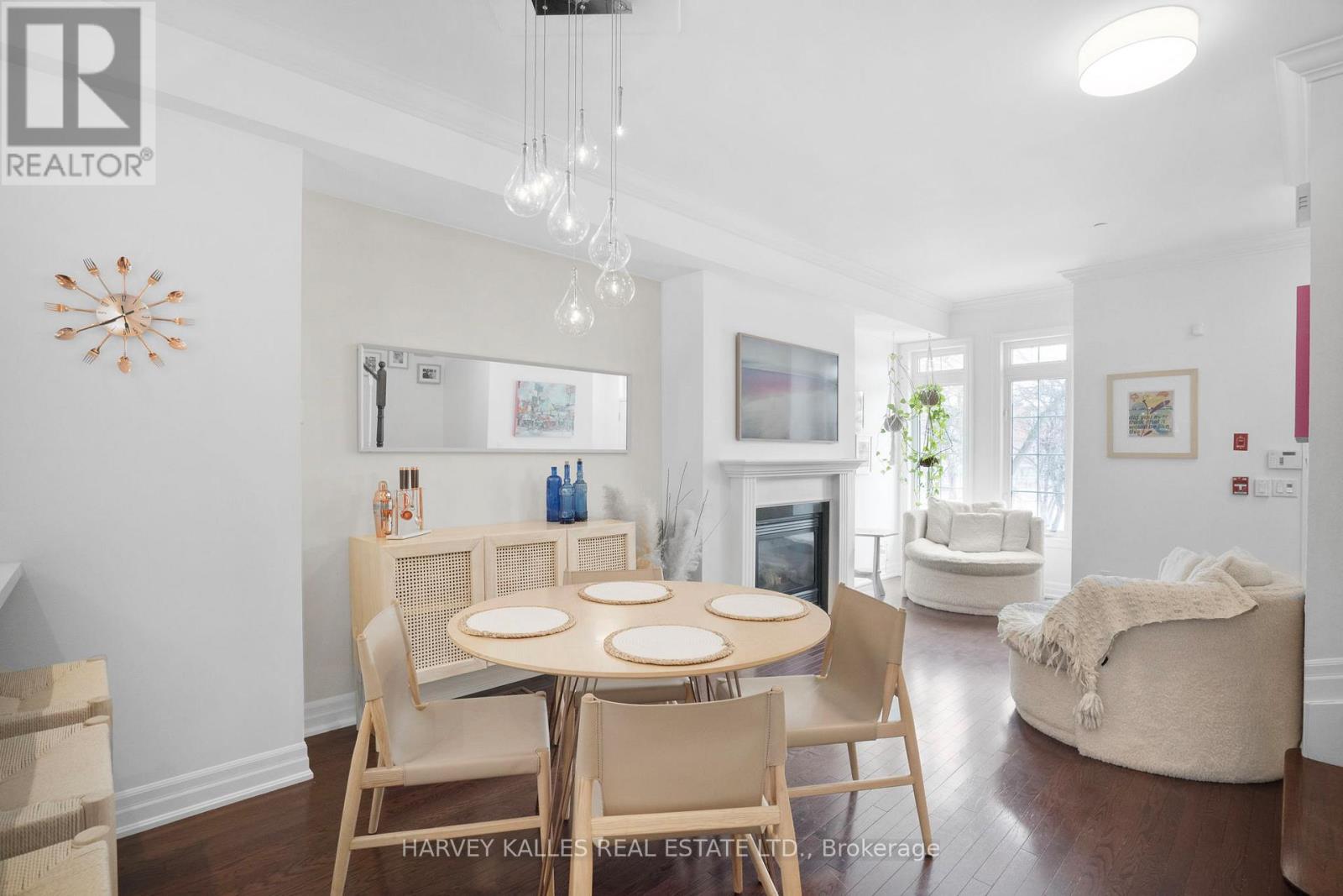 17 Peelar Mews, Toronto, Ontario  M8Y 0B1 - Photo 2 - W12900730