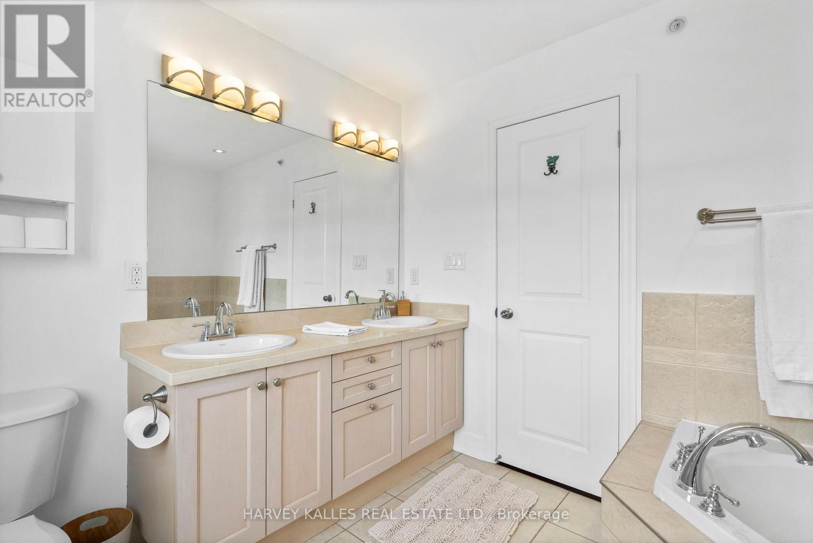 17 Peelar Mews, Toronto, Ontario  M8Y 0B1 - Photo 20 - W12900730