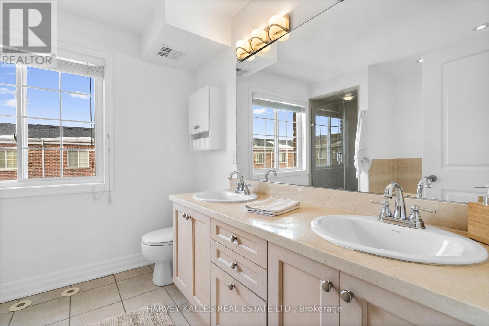 17 Peelar Mews, Toronto, Ontario  M8Y 0B1 - Photo 21 - W12900730