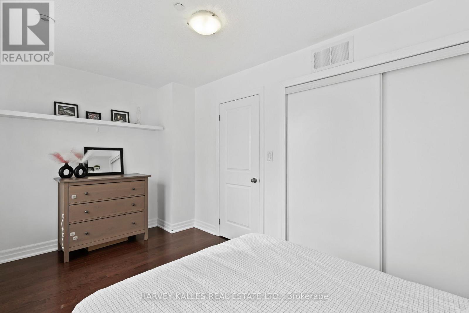 17 Peelar Mews, Toronto, Ontario  M8Y 0B1 - Photo 24 - W12900730
