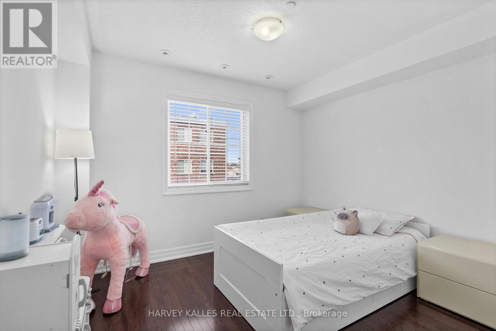 17 Peelar Mews, Toronto, Ontario  M8Y 0B1 - Photo 25 - W12900730