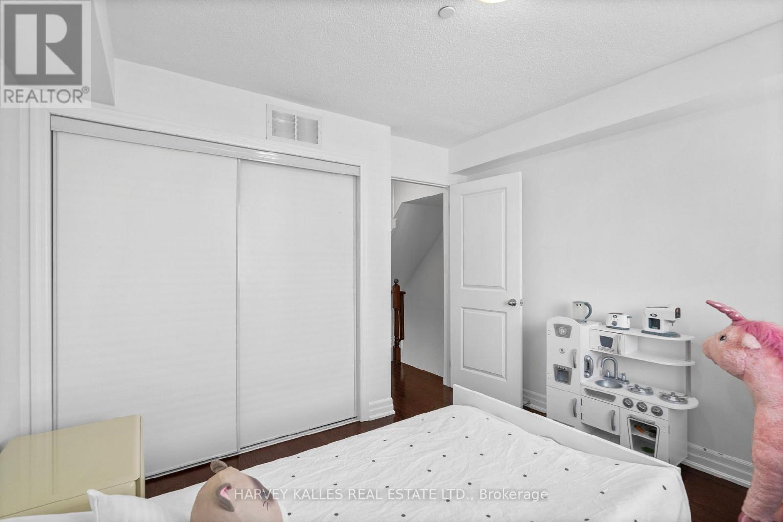 17 Peelar Mews, Toronto, Ontario  M8Y 0B1 - Photo 26 - W12900730