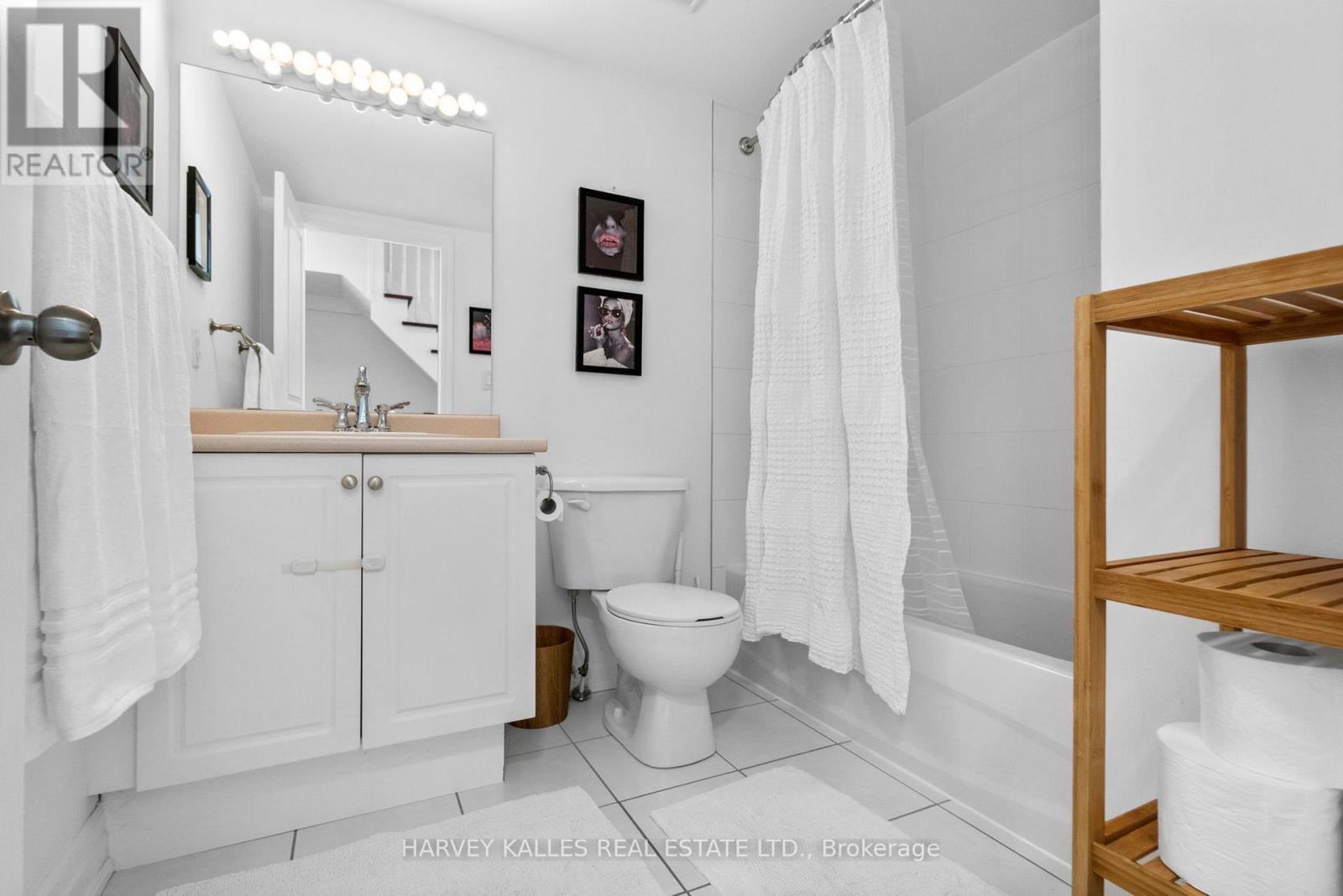 17 Peelar Mews, Toronto, Ontario  M8Y 0B1 - Photo 27 - W12900730