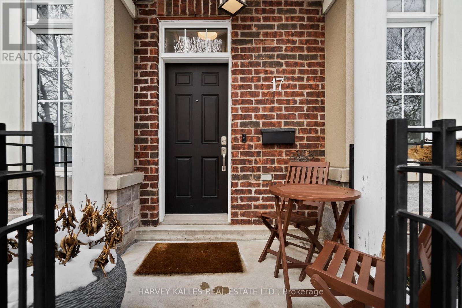 17 Peelar Mews, Toronto, Ontario  M8Y 0B1 - Photo 43 - W12900730