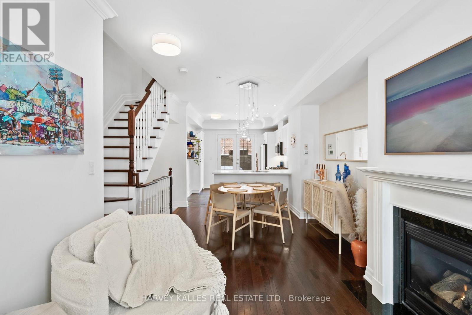 17 Peelar Mews, Toronto, Ontario  M8Y 0B1 - Photo 8 - W12900730