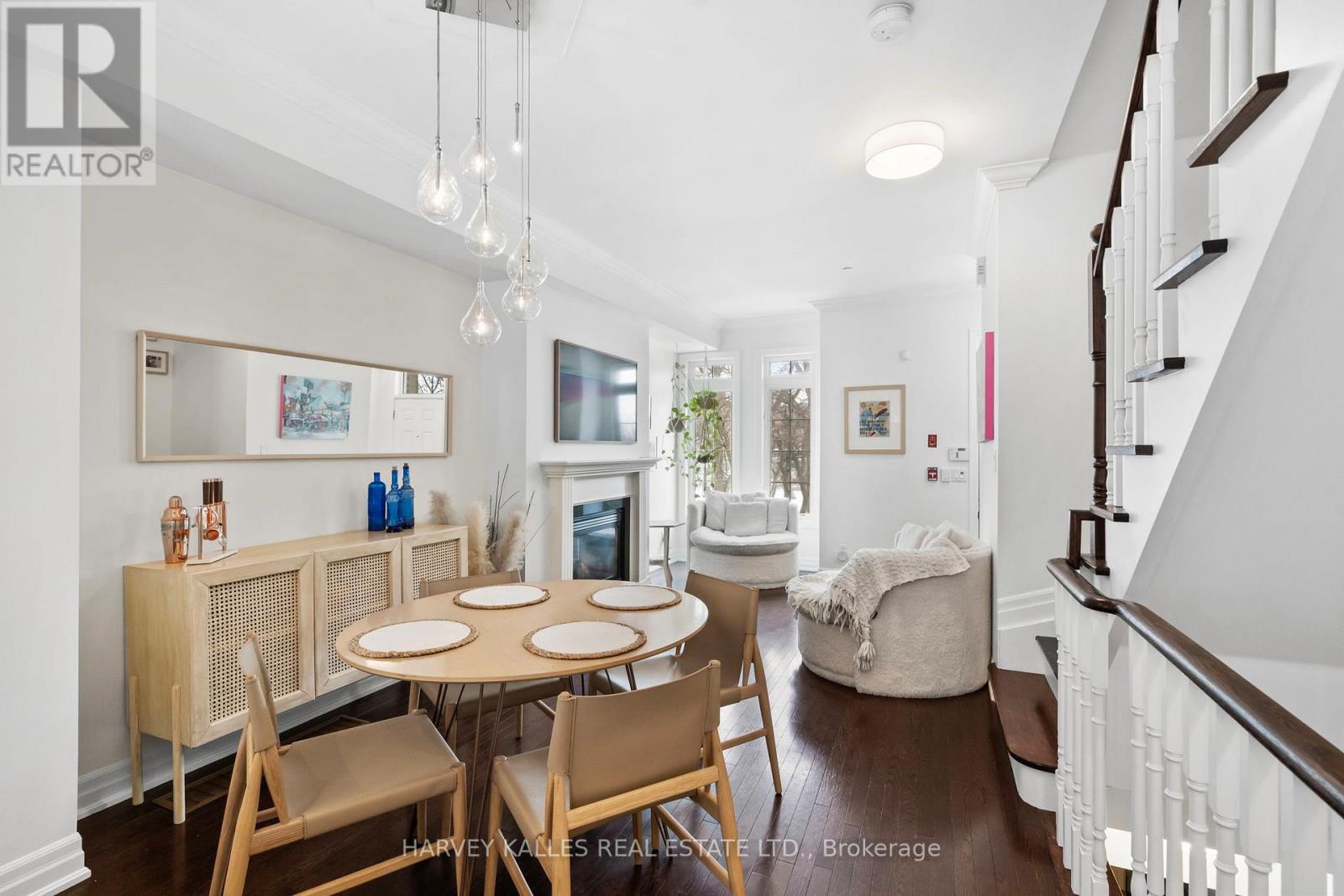 17 Peelar Mews, Toronto, Ontario  M8Y 0B1 - Photo 9 - W12900730