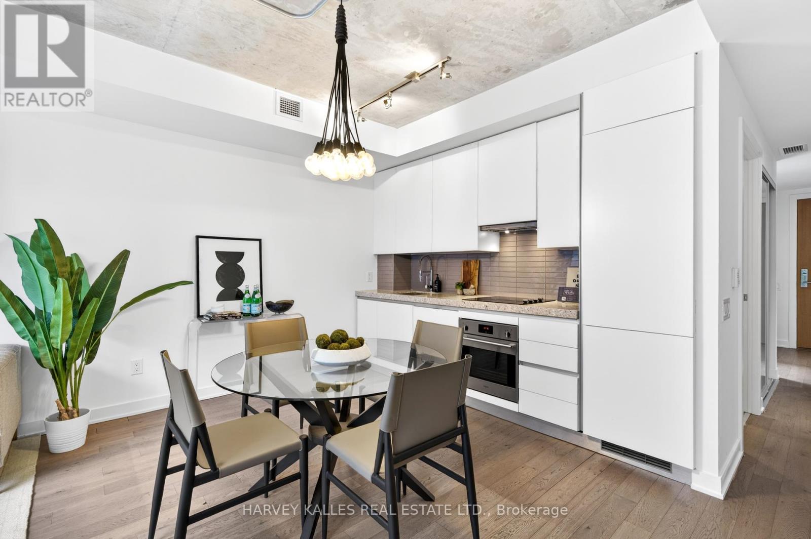 604 - 38 Stewart Street, Toronto, Ontario  M5V 0H1 - Photo 2 - C12905068