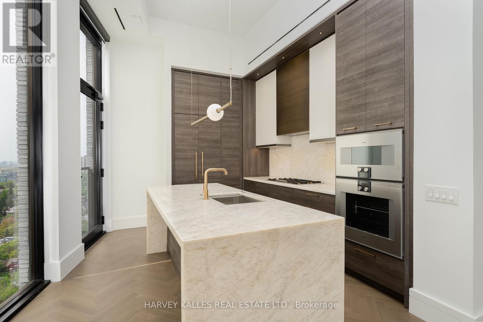 2002 - 215 Lonsdale Road, Toronto, Ontario  M4V 1W7 - Photo 10 - C12906736