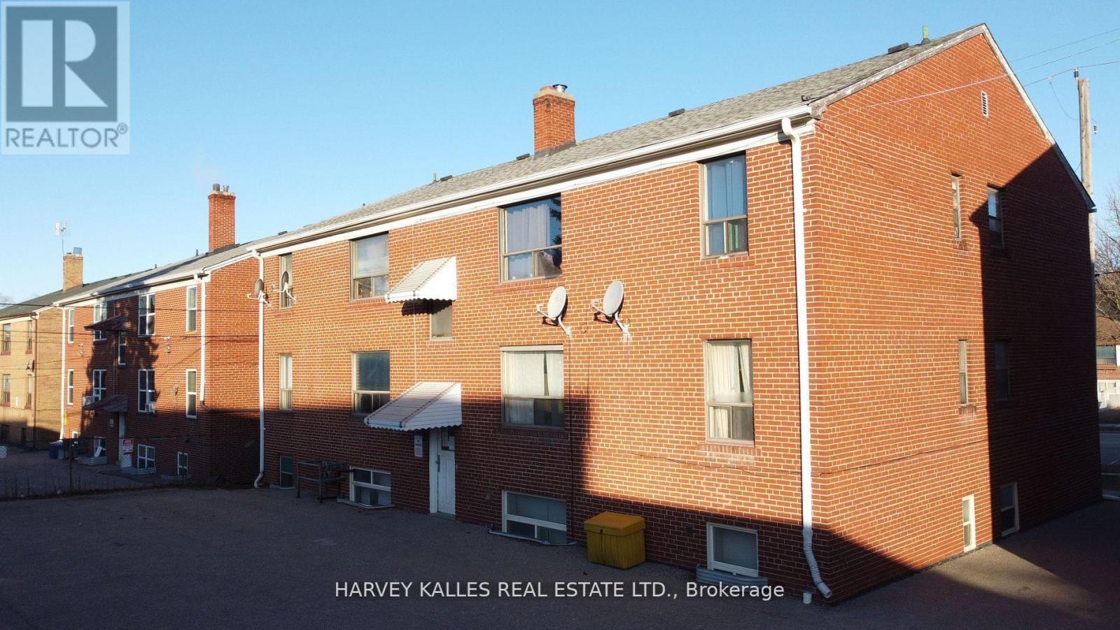 90 Trethewey Drive, Toronto, Ontario  M6M 4B4 - Photo 14 - W12908646