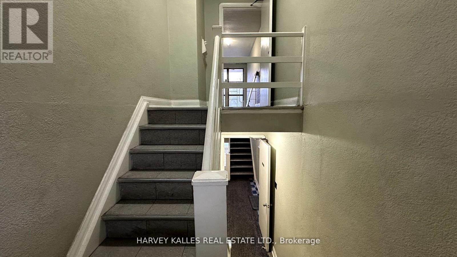 90 Trethewey Drive, Toronto, Ontario  M6M 4B4 - Photo 16 - W12908646