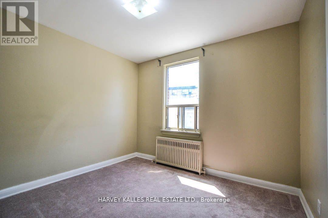 90 Trethewey Drive, Toronto, Ontario  M6M 4B4 - Photo 8 - W12908646