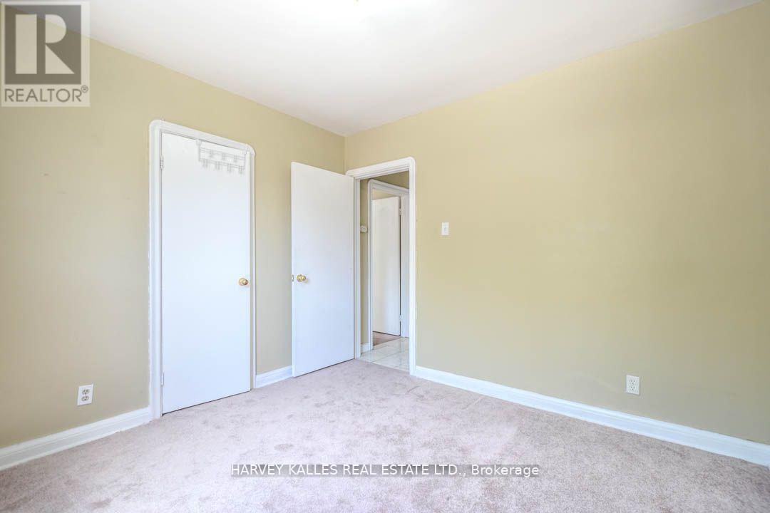 90 Trethewey Drive, Toronto, Ontario  M6M 4B4 - Photo 9 - W12908646