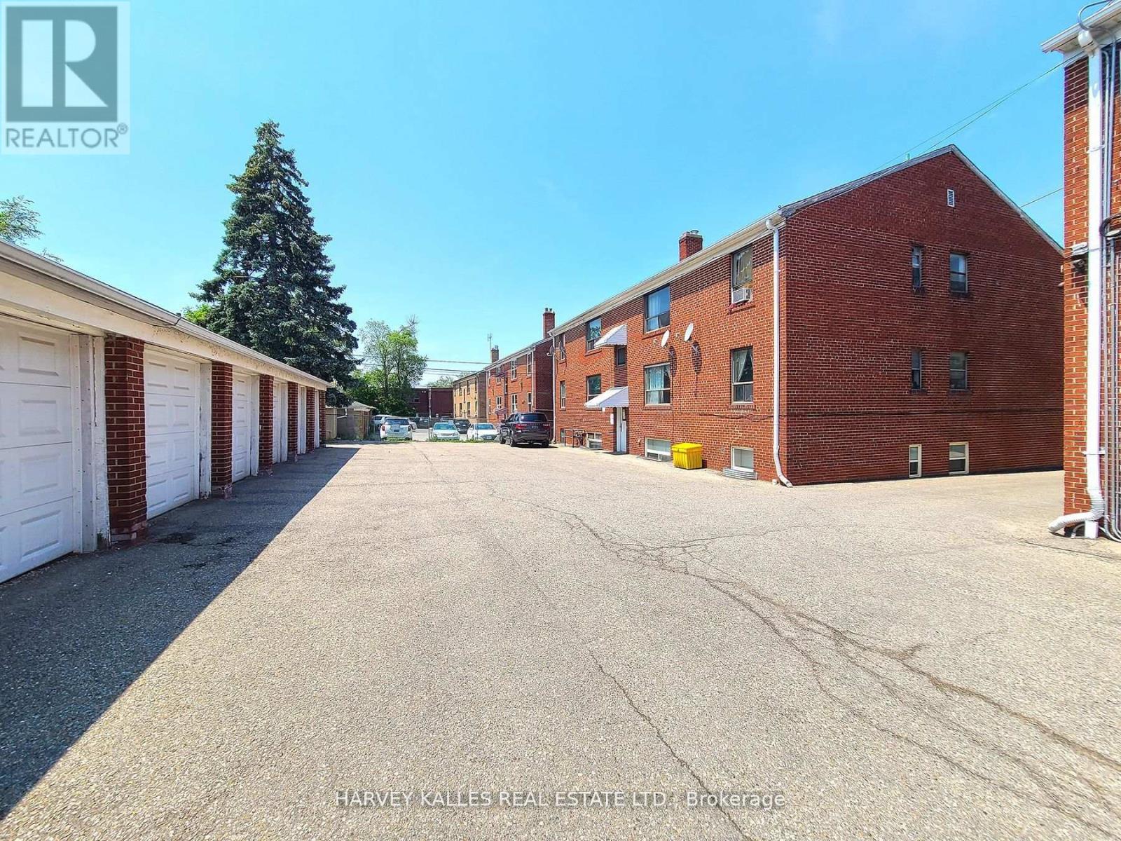 90 Trethewey Drive, Toronto, Ontario  M6M 4B4 - Photo 17 - W12908662