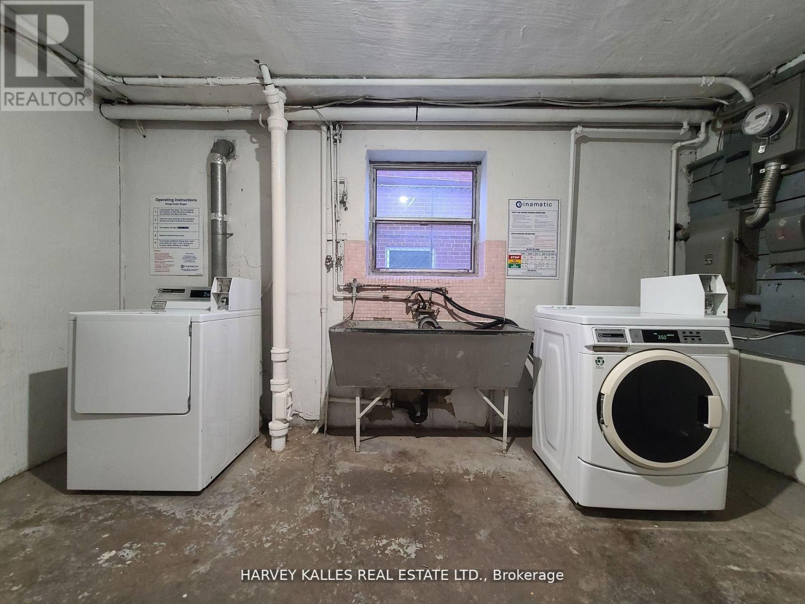 90 Trethewey Drive, Toronto, Ontario  M6M 4B4 - Photo 23 - W12908662