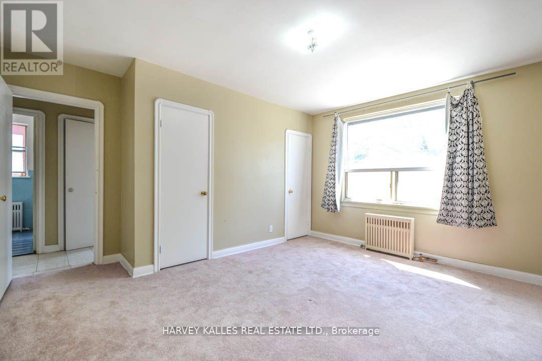 90 Trethewey Drive, Toronto, Ontario  M6M 4B4 - Photo 6 - W12908662