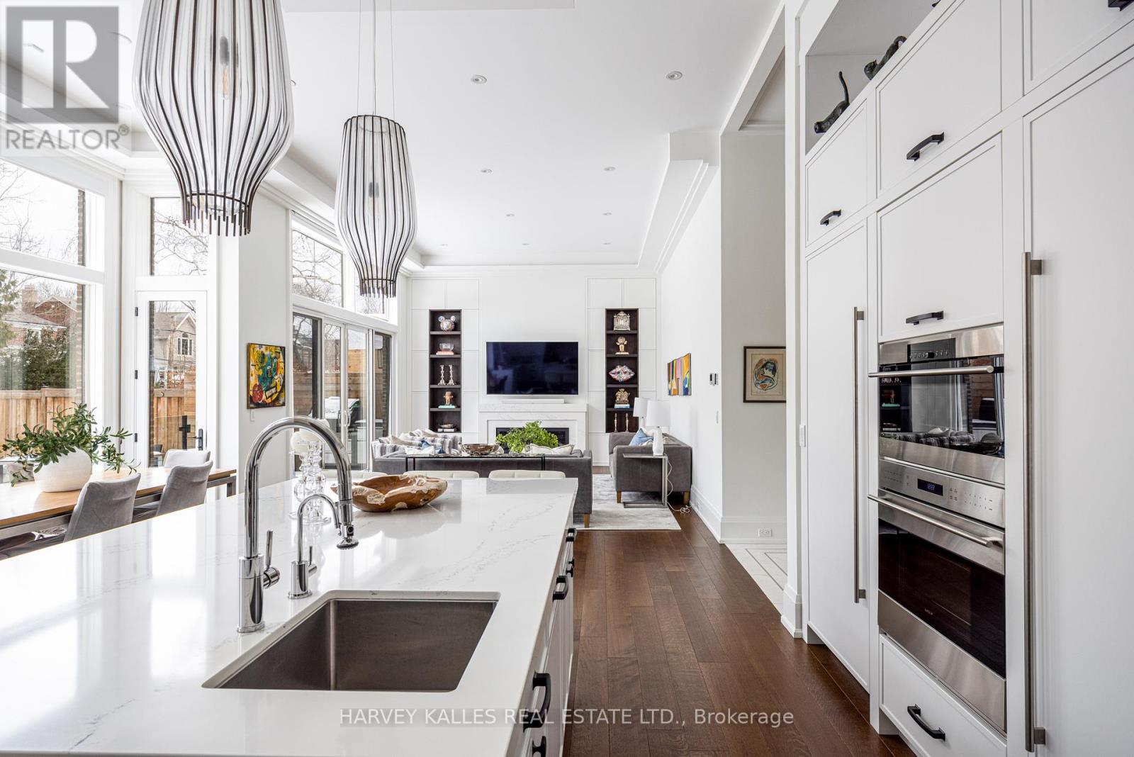 264 Cortleigh Boulevard, Toronto, Ontario  M5N 1P7 - Photo 12 - C12909036