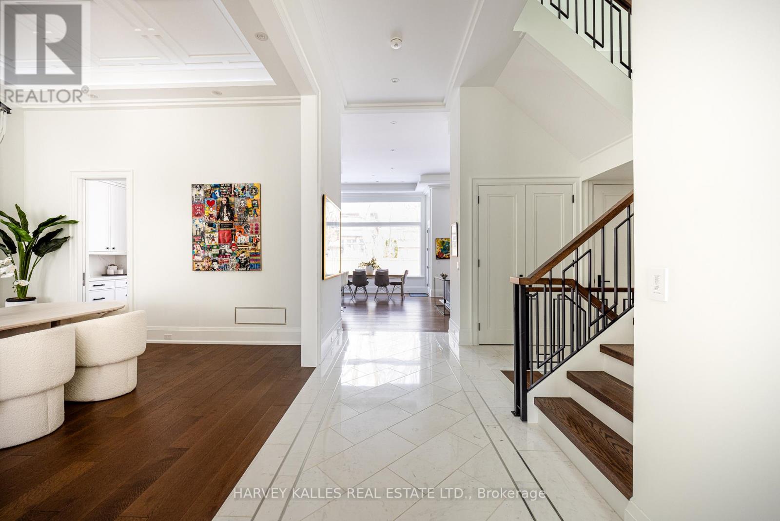 264 Cortleigh Boulevard, Toronto, Ontario  M5N 1P7 - Photo 6 - C12909036