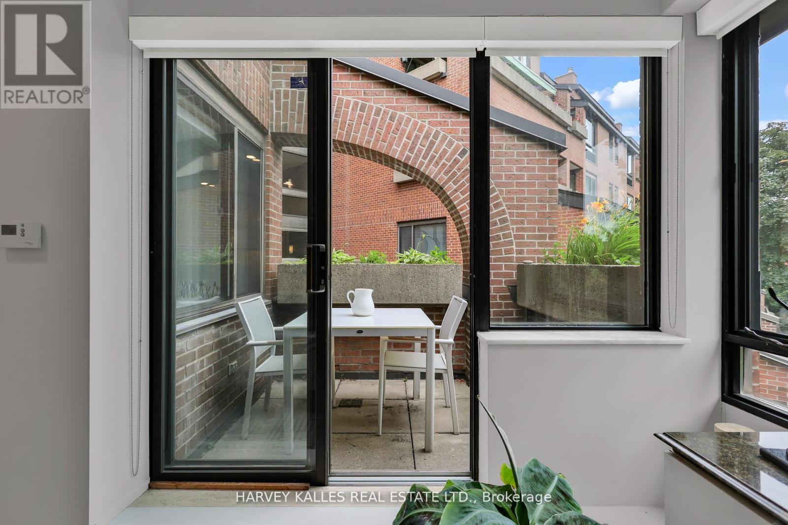 324-325 - 40 Sylvan Valley Way, Toronto, Ontario  M5M 4M3 - Photo 7 - C12909502