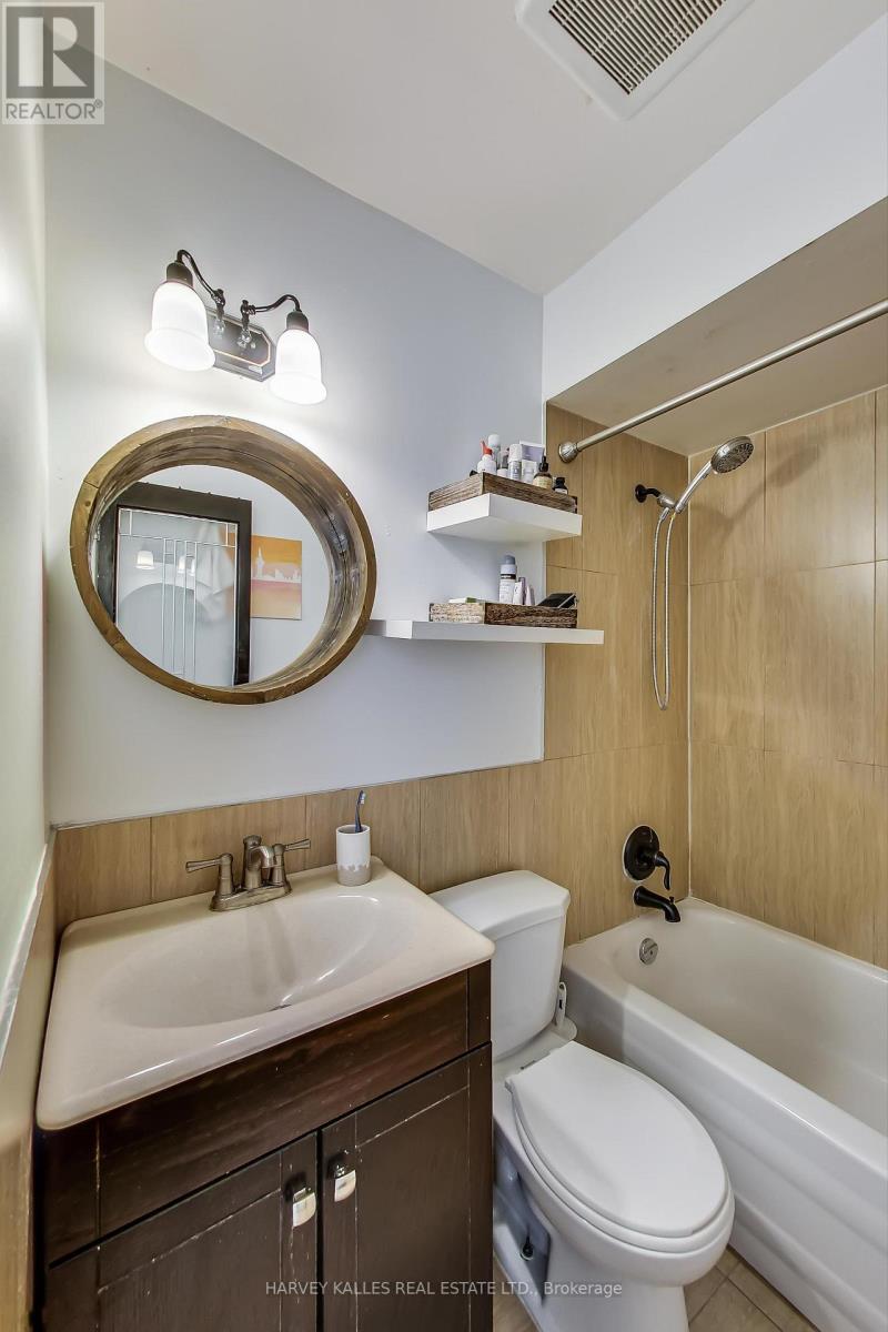 395 Keele Street, Toronto, Ontario  M6P 2K9 - Photo 33 - W12910722