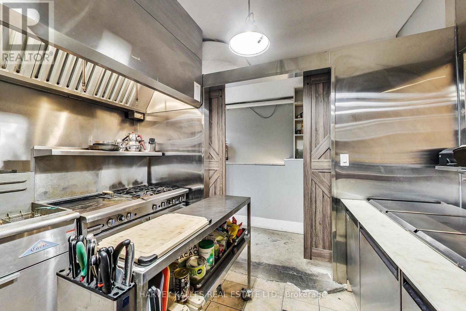 395 Keele Street, Toronto, Ontario  M6P 2K9 - Photo 4 - W12910722