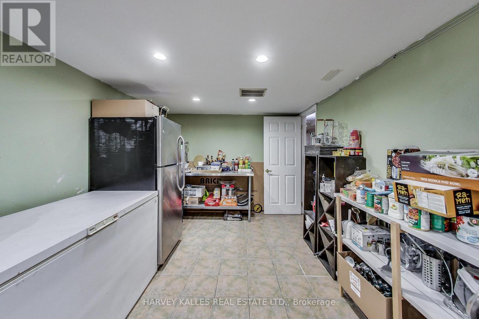 395 Keele Street, Toronto, Ontario  M6P 2K9 - Photo 6 - W12910722