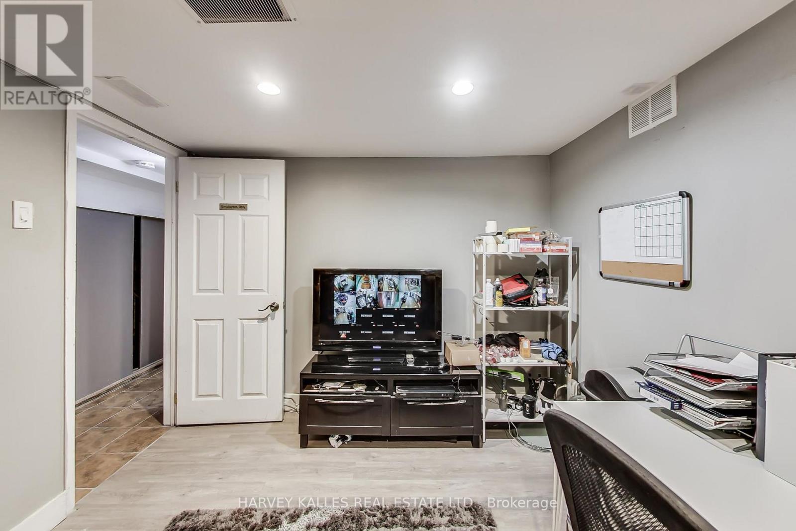 395 Keele Street, Toronto, Ontario  M6P 2K9 - Photo 8 - W12910722