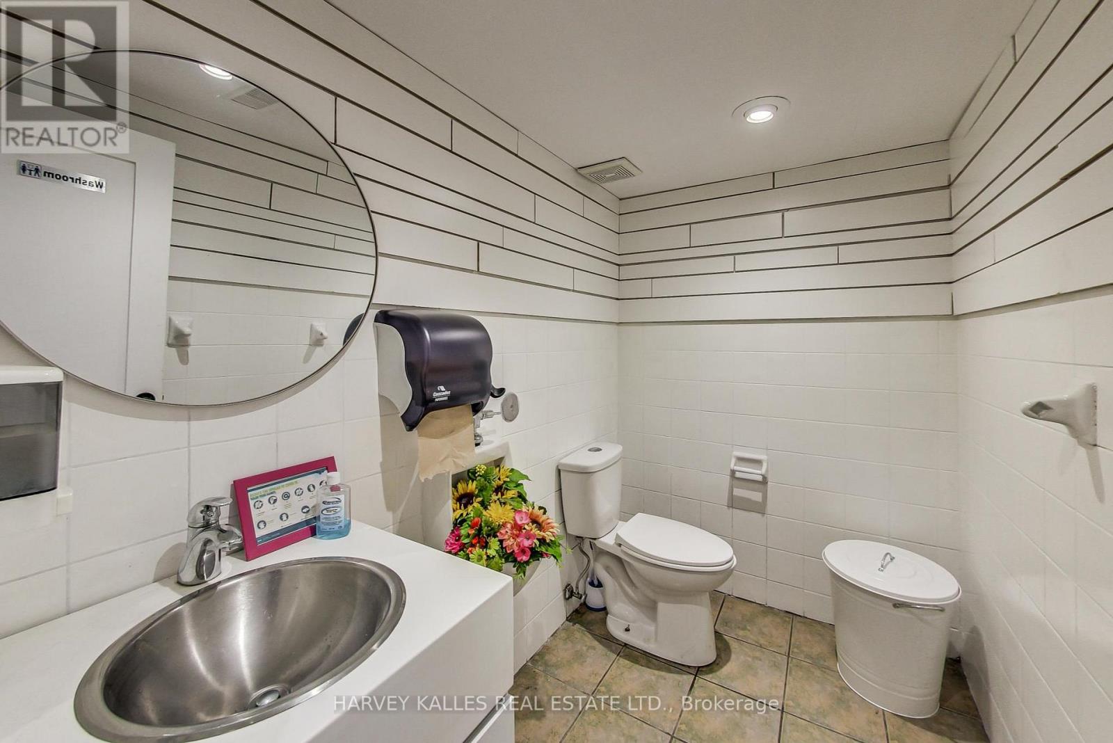 395 Keele Street, Toronto, Ontario  M6P 2K9 - Photo 9 - W12910722