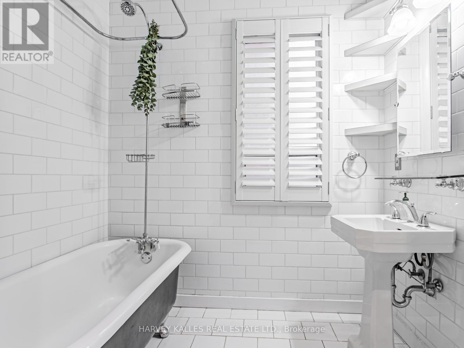 Main - 490 Montrose Avenue, Toronto, Ontario  M6G 3H1 - Photo 17 - C12912260