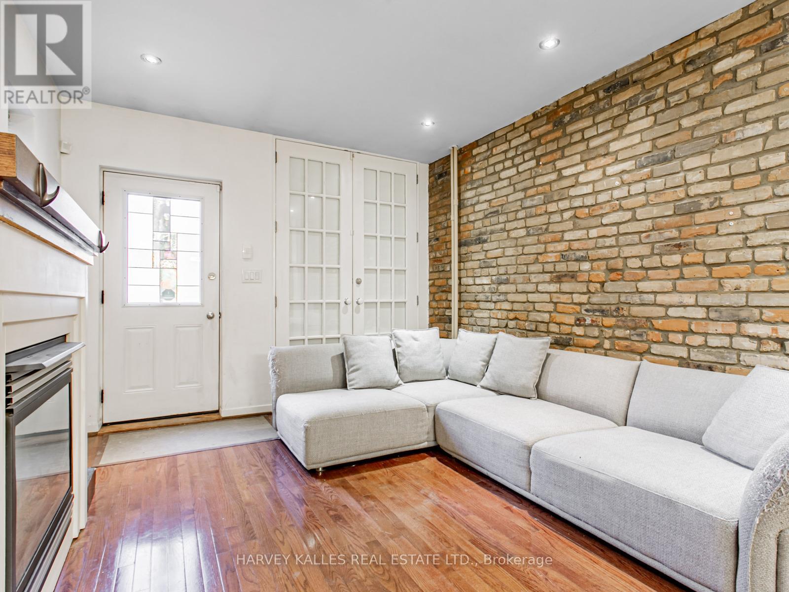 Main - 490 Montrose Avenue, Toronto, Ontario  M6G 3H1 - Photo 5 - C12912260