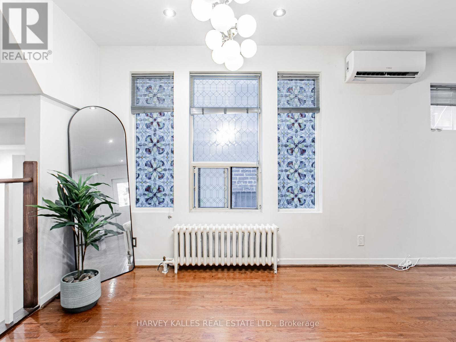 Main - 490 Montrose Avenue, Toronto, Ontario  M6G 3H1 - Photo 10 - C12913798