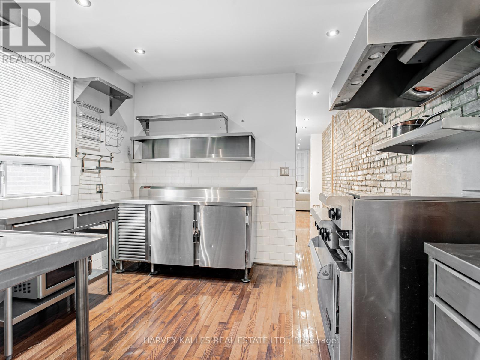 Main - 490 Montrose Avenue, Toronto, Ontario  M6G 3H1 - Photo 15 - C12913798