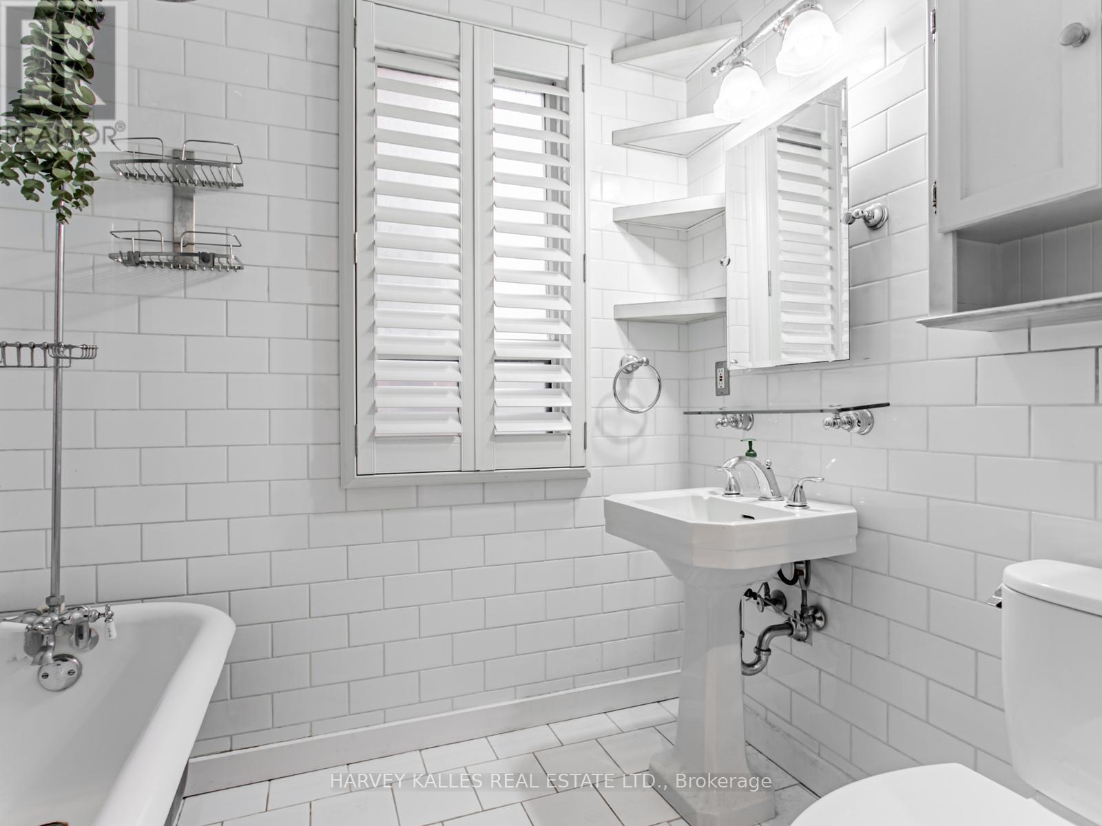 Main - 490 Montrose Avenue, Toronto, Ontario  M6G 3H1 - Photo 16 - C12913798