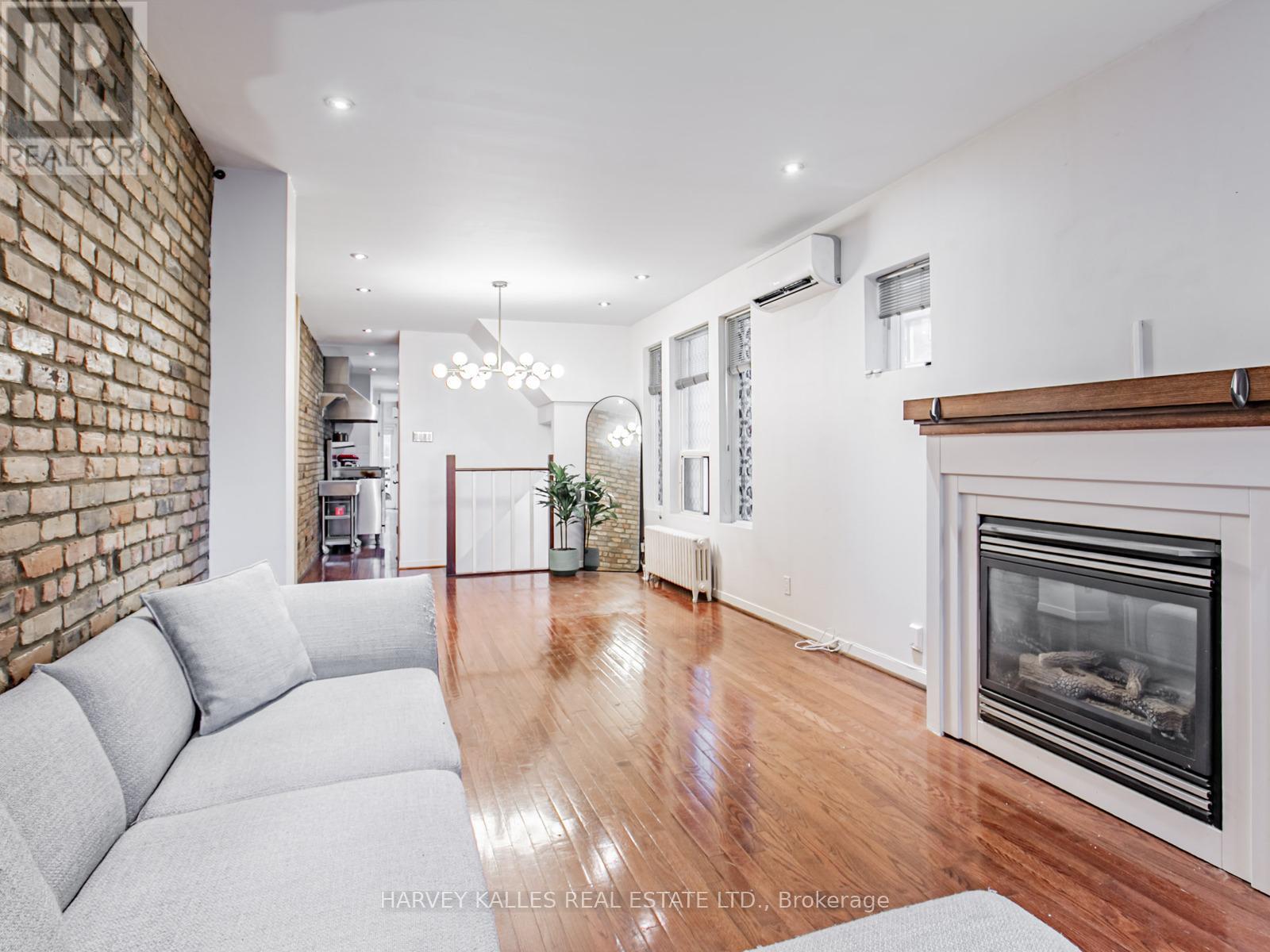 Main - 490 Montrose Avenue, Toronto, Ontario  M6G 3H1 - Photo 3 - C12913798